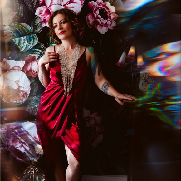 Meet your Posher, Loni - Picture 2 of 2